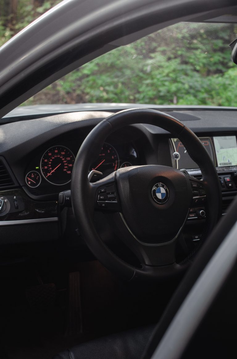 Paviešino automobilių sąrašą, kurių rida klastojama dažniausiai: dominuoja vokiški „Premium“ klasės automobiliai