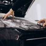 Plėvelė automobiliui – kuri tinkamiausia apsaugai, o kuri dekorui?