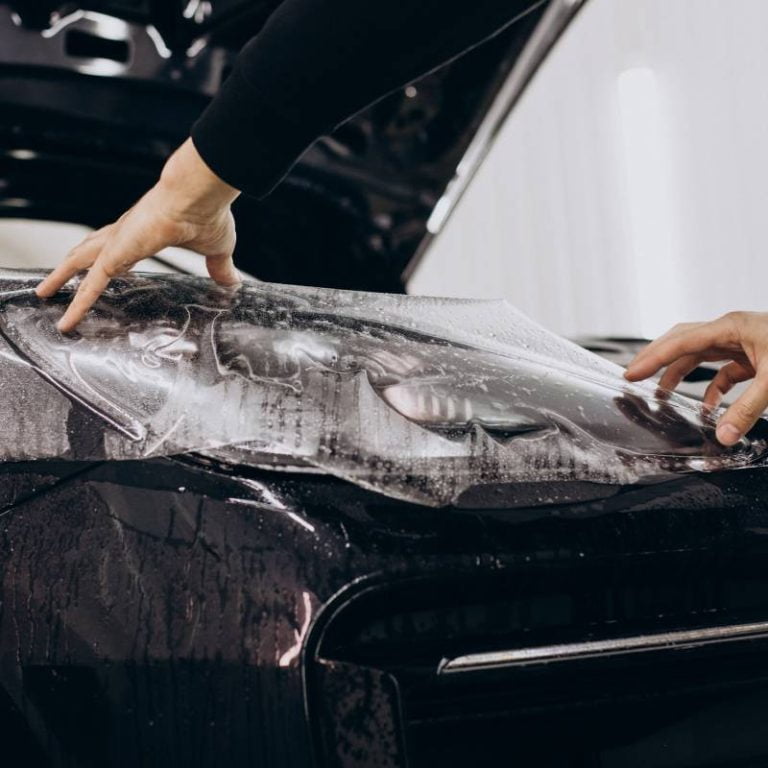 Plėvelė automobiliui – kuri tinkamiausia apsaugai, o kuri dekorui?