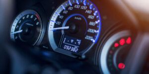 Suklastota rida automobilio kainą Lietuvoje išpučia net ketvirtadaliu