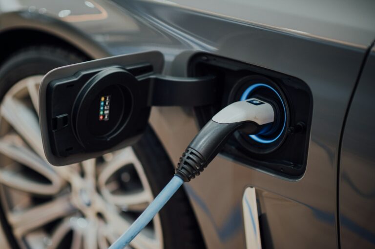 Kodėl neverta pirkti naudotų elektromobilių įkrovimo laidų?